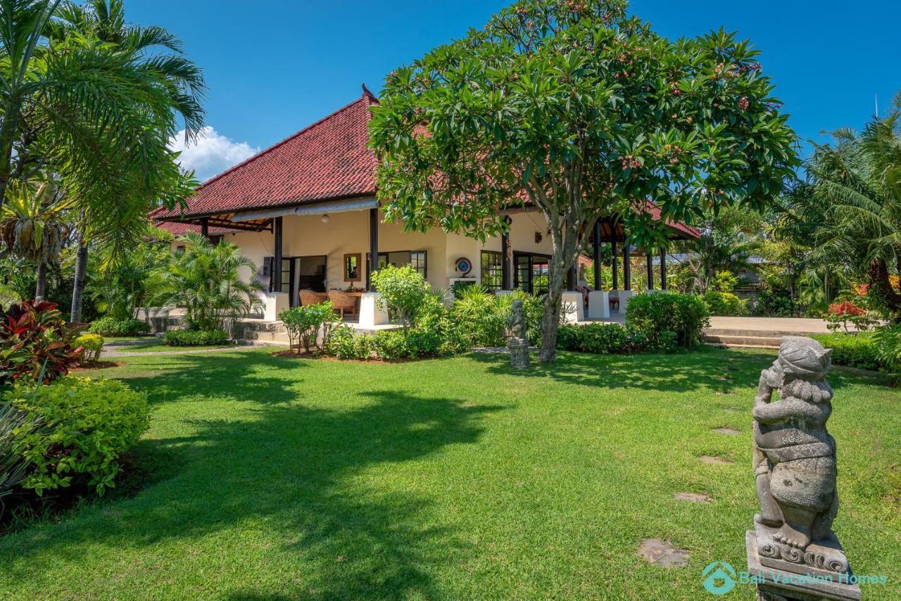 Villa Namaste - Beachfront At Lovina 10P, Pool, Bbq Banjar  ภายนอก รูปภาพ