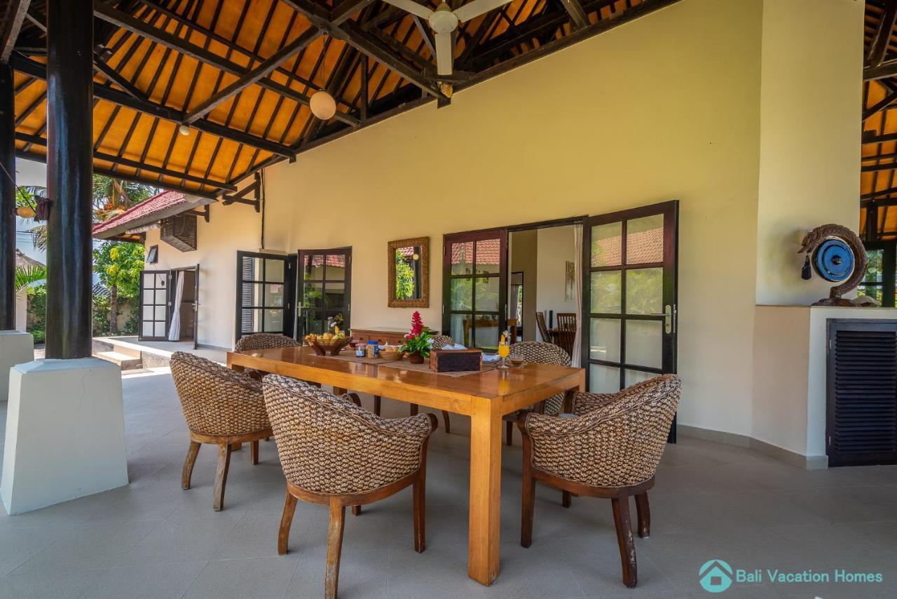 Villa Namaste - Beachfront At Lovina 10P, Pool, Bbq Banjar  ภายนอก รูปภาพ